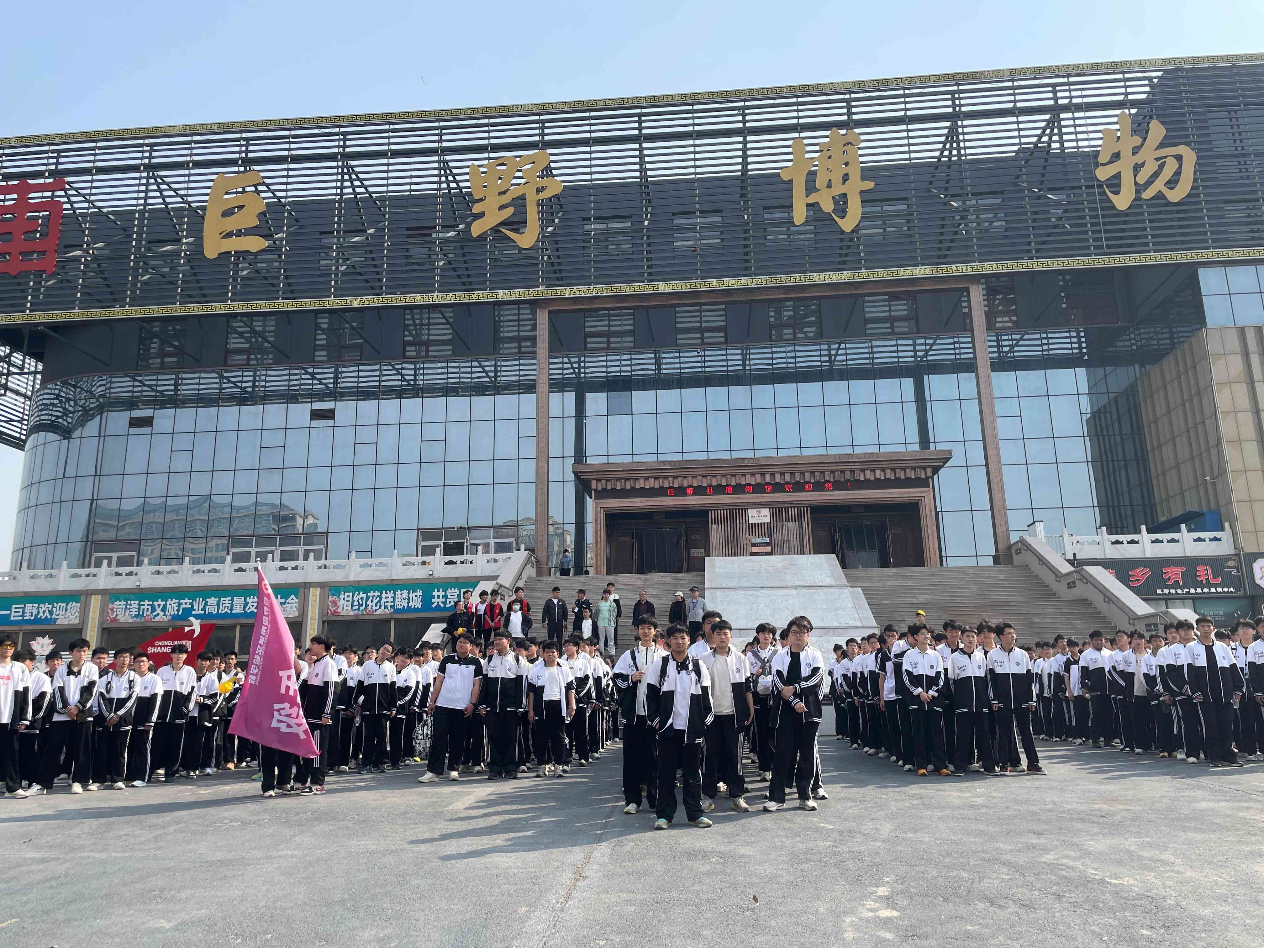 锦旗相赠见真情 文化传承结硕果 参观报道 第2张