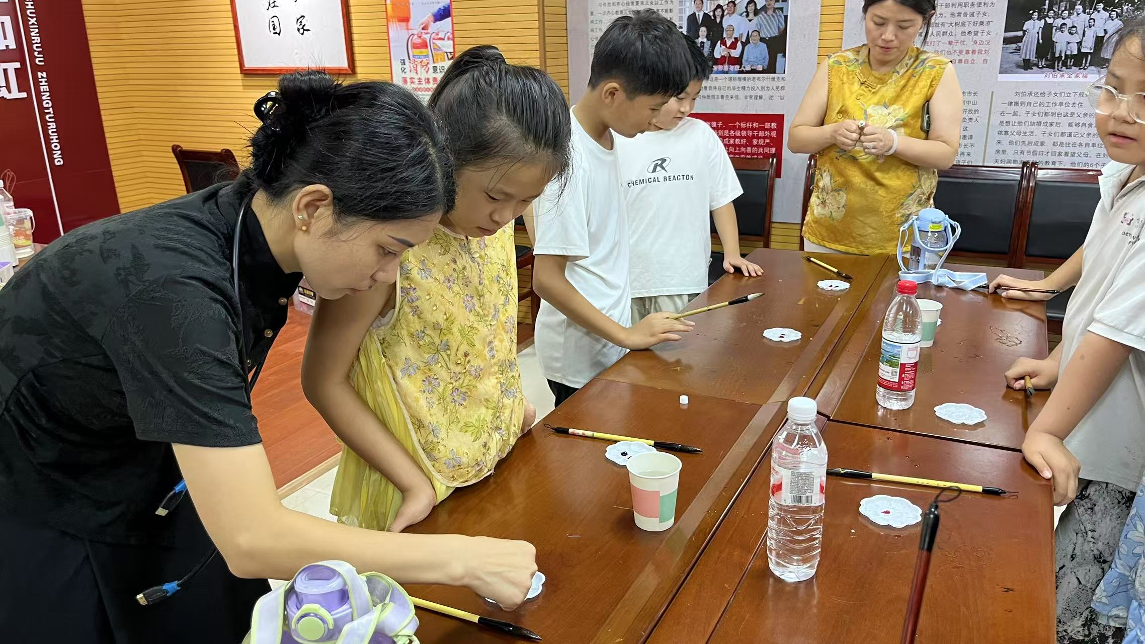 笔墨绘扇韵 研学传雅风——巨野县博物馆扇子写意画活动圆满落幕 主题活动 第2张