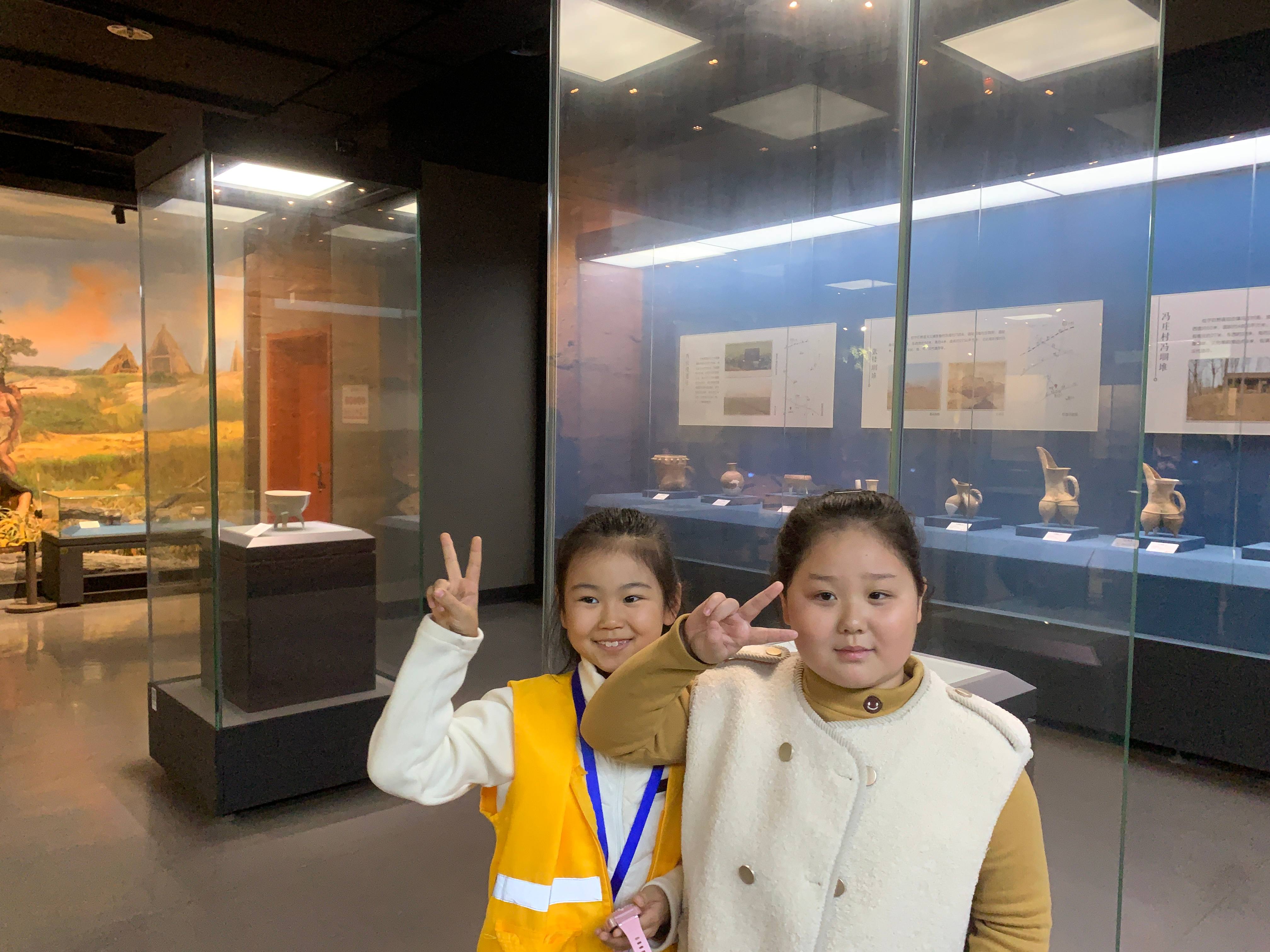 菏泽日报100余名学员走进巨野县博物馆 沉浸式感受巨野县历史文脉 参观报道 第3张