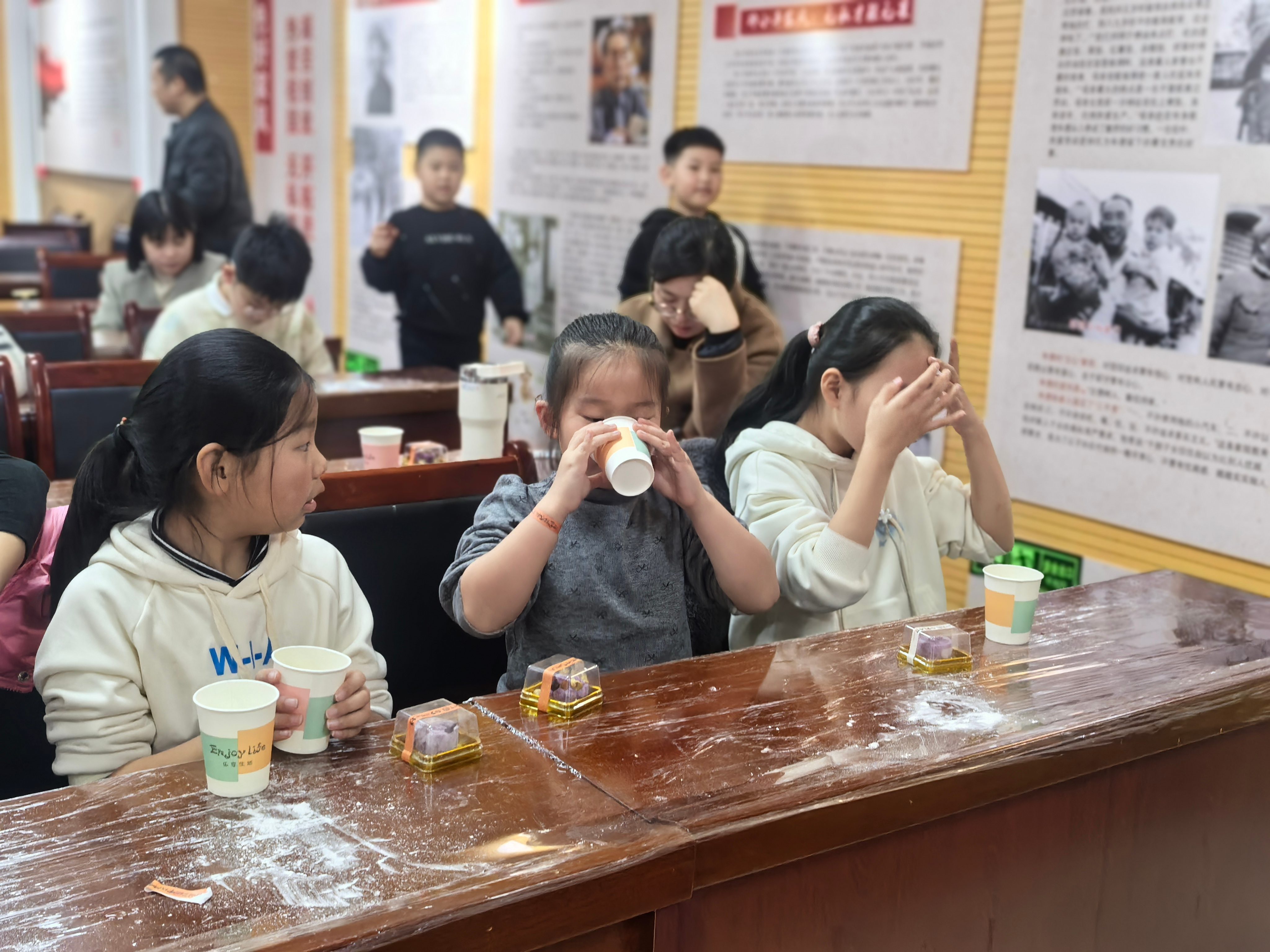 【重阳节】“赏菊品茗话重阳 巧手制糕忆传统”主题研学活动 主题活动 第4张