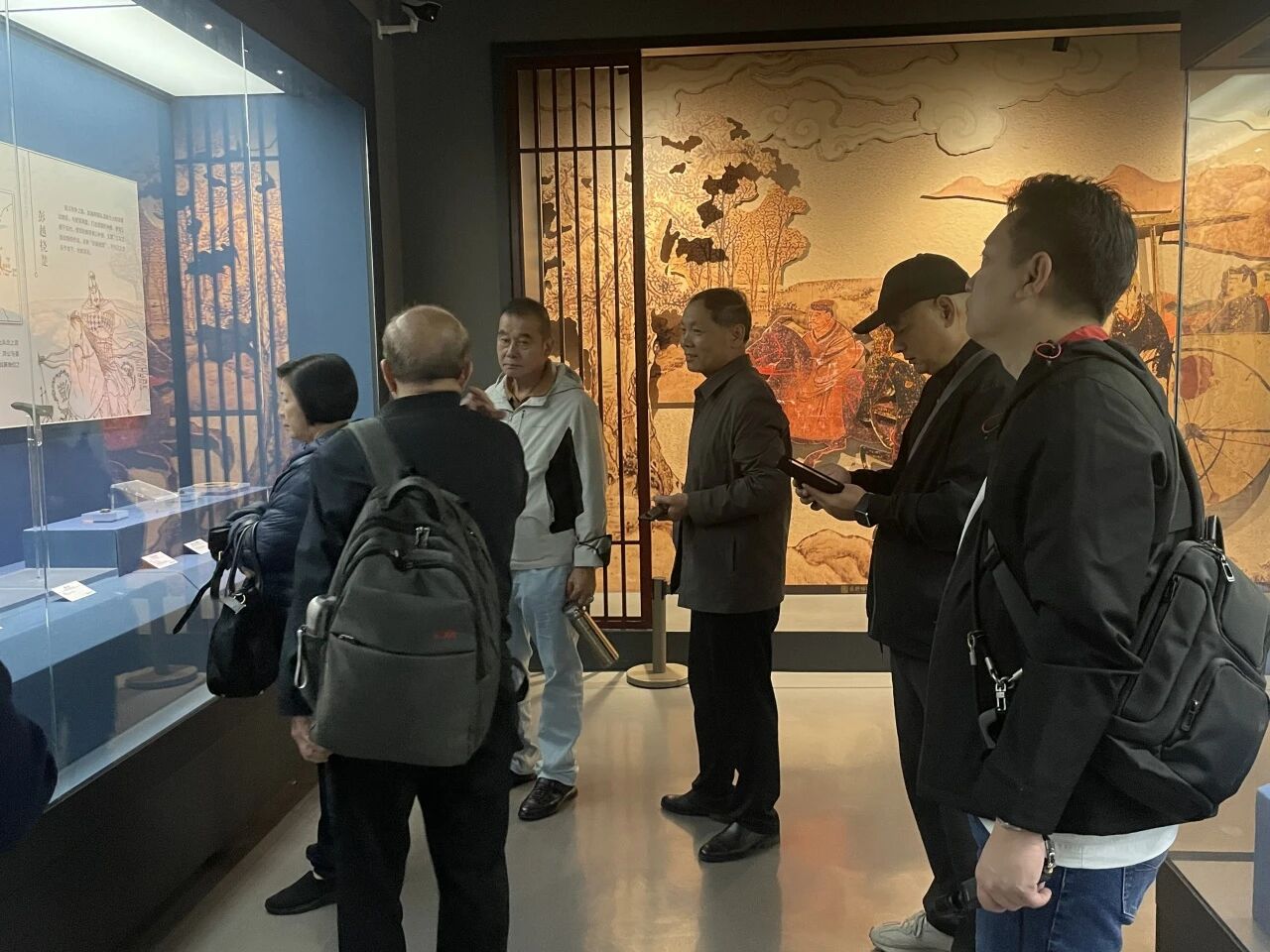牡丹花开迎远客 文博瑰宝架金桥  ——意大利、马来西亚游客走进巨野博物馆，共赏千年文化盛宴    巨博新闻 第4张