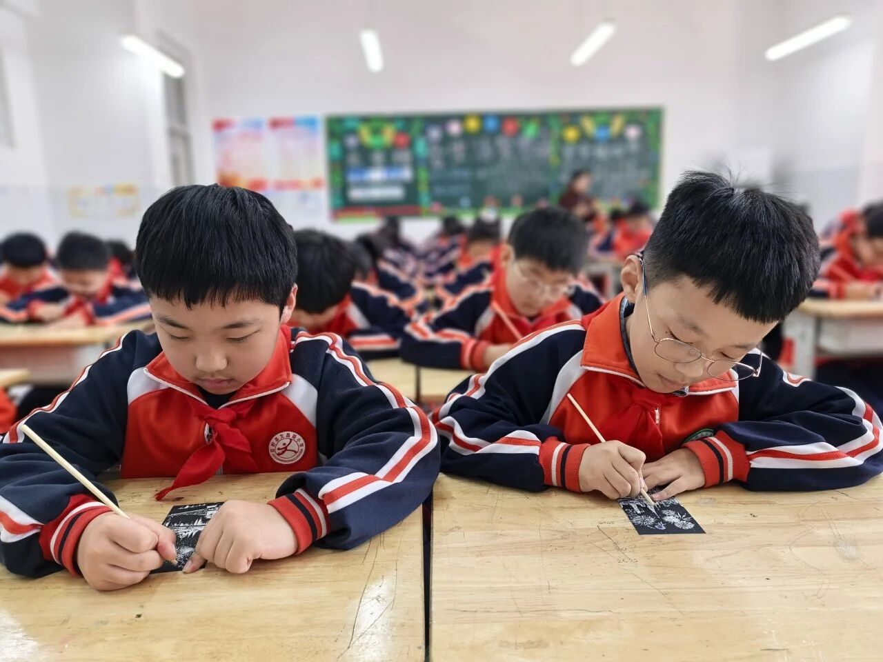 “刮绘光影·复刻瑰宝”巨野县博物馆走进文昌路小学开展主题研学活动 巨博新闻 第3张