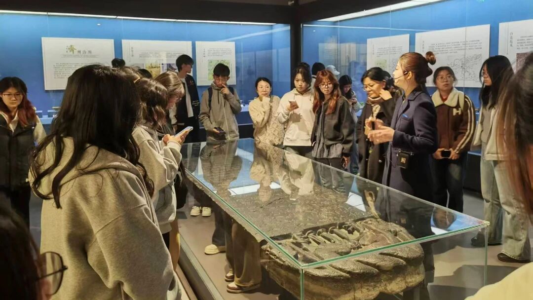菏泽学院文博专业师生走进巨野博物馆，共话文博新声 参观报道 第2张