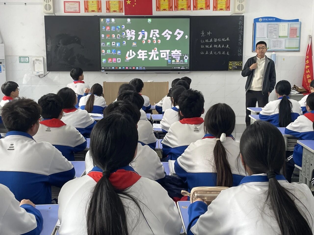 微信图片_2026-07-16_095919_494.jpg “5.18”系列活动(一)|馆校联动传薪火,文博溯源育新苗——巨野县博物馆走进万福路中学讲授博物馆发展史 巨博新闻 第2张 “5.18”系列活动(一)|馆校联动传薪火,文博溯源育新苗——巨野县博物馆走进万福路中学讲授博物馆发展史 巨博新闻 第2张